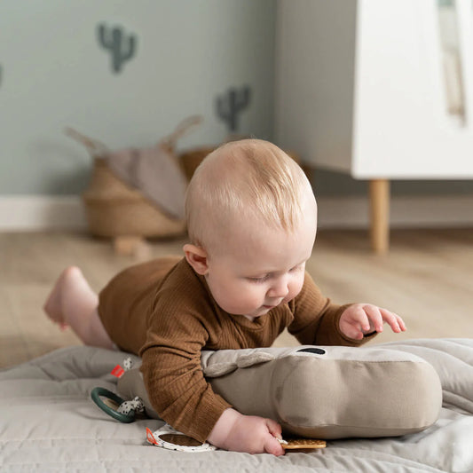 Done by Deer - Tummy time activity toy Croco Sand